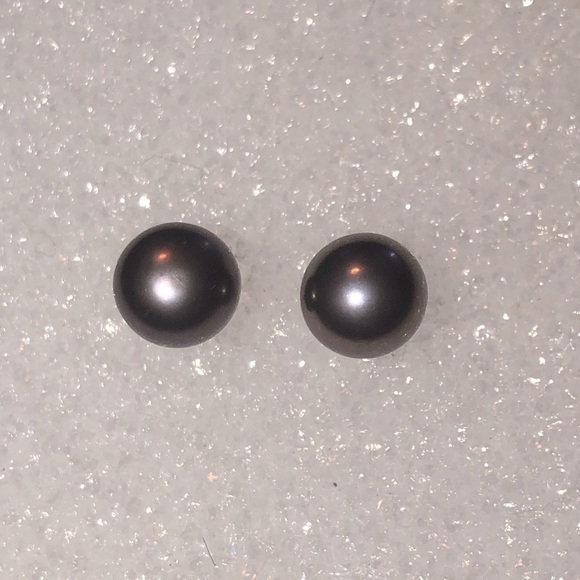 STERLING Purple / Grey Pearl Stud Earrings Approx 6mm - Picture 1 of 5